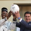 am-firma del balon en casa  presidencial  12